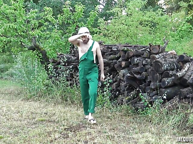 Outdoor anal with the gardener featuring Marie Galant aka Marie LumaCarie