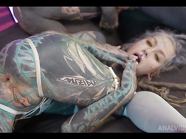 Addicted to double anal tattoo covered freak Anuskatzz can't get enough