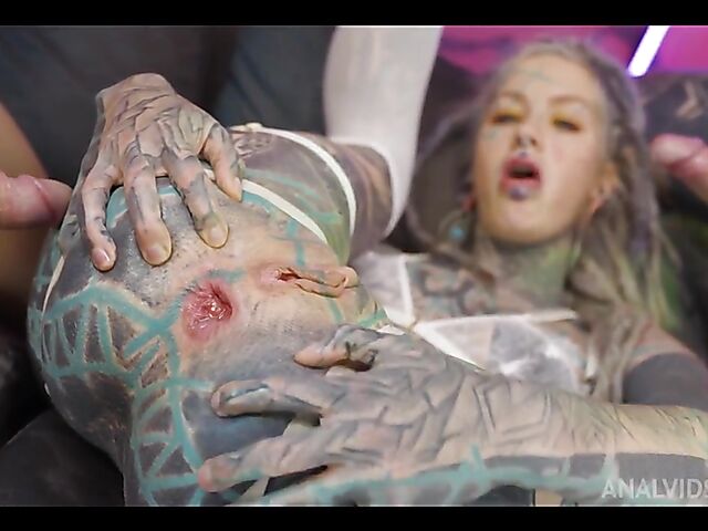 Addicted to double anal tattoo covered freak Anuskatzz can't get enough