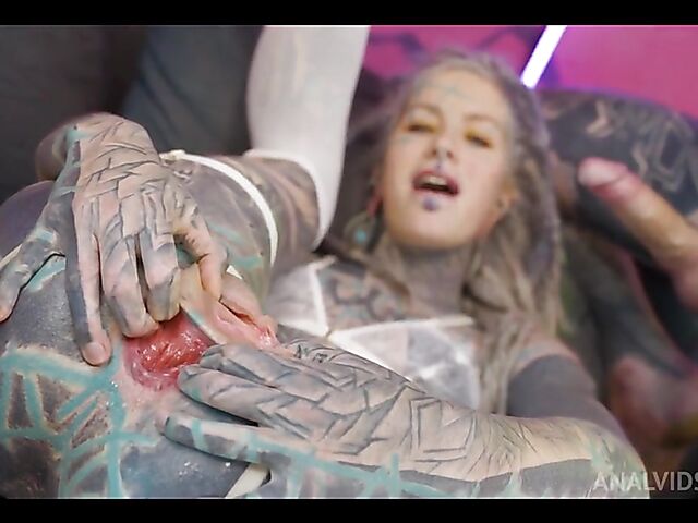 Addicted to double anal tattoo covered freak Anuskatzz can't get enough