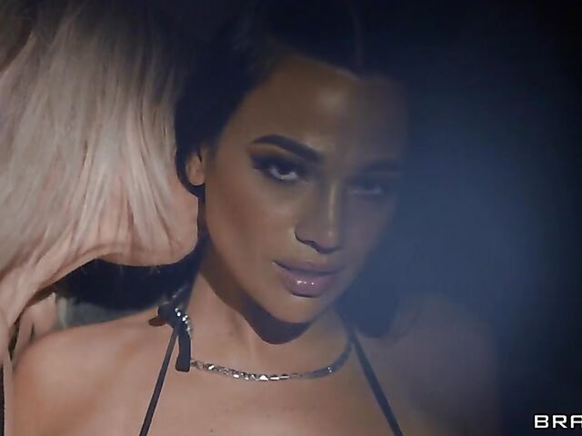 Hardcore interracial double penetration with Mona Azar