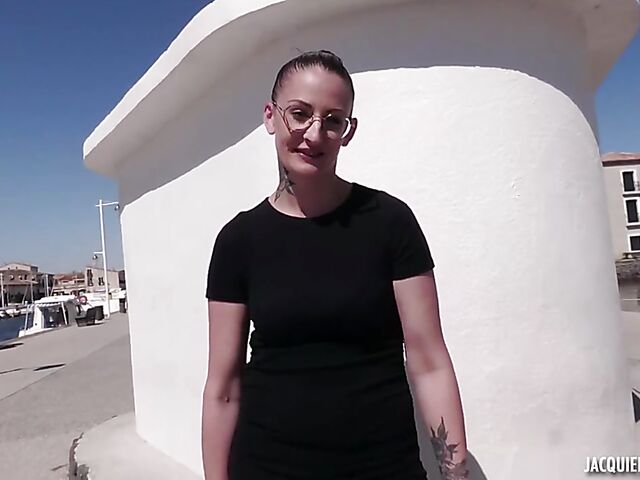 34-year-old French MILF with glasses Arianna gets nasty