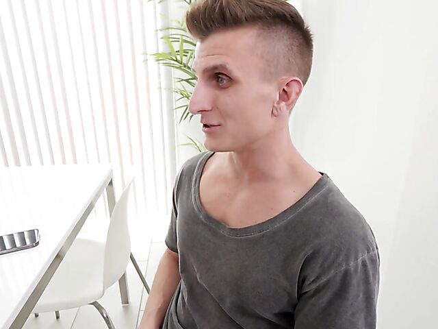 Breakfast with well-stacked brunette MILF Piper Press