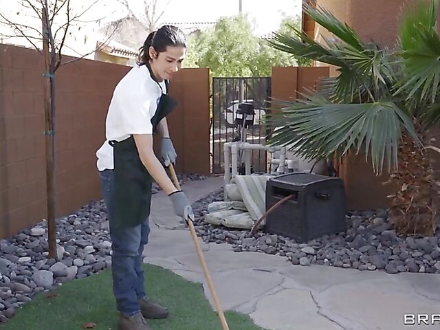 From kitchen blowjob to lesbian tribbing in the bedroom with Ember Snow and LaSirena69