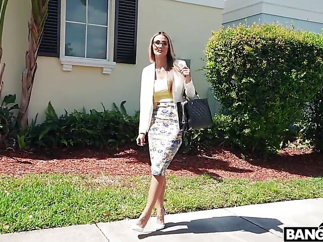 Mandy Rhea - Chick with glasses interracial in a fuck van