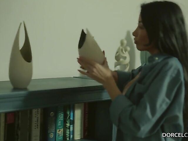 French brunette Clea Gaultier satisfies her sexual desires