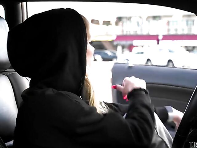 Kate Zoha & Korra Del Rio - Tranny fucks tranny during the photoshoot