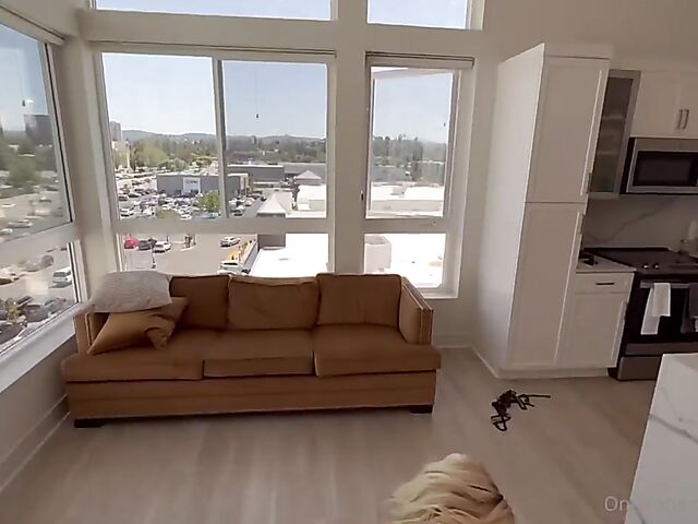 Jazlyn Ray comes to Dredd cuz she loves huge black cock