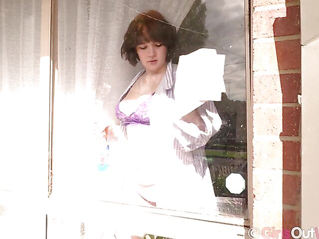 Australian natural hairy chubby girl Susie masturbating