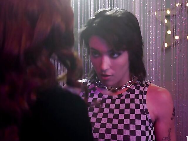 TS Ariel Demure & Brooklyn Gray - Shemale fucks girl in the club