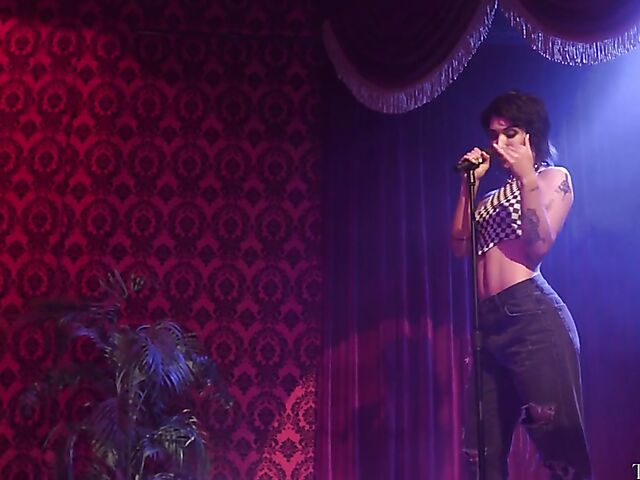 TS Ariel Demure & Brooklyn Gray - Shemale fucks girl in the club