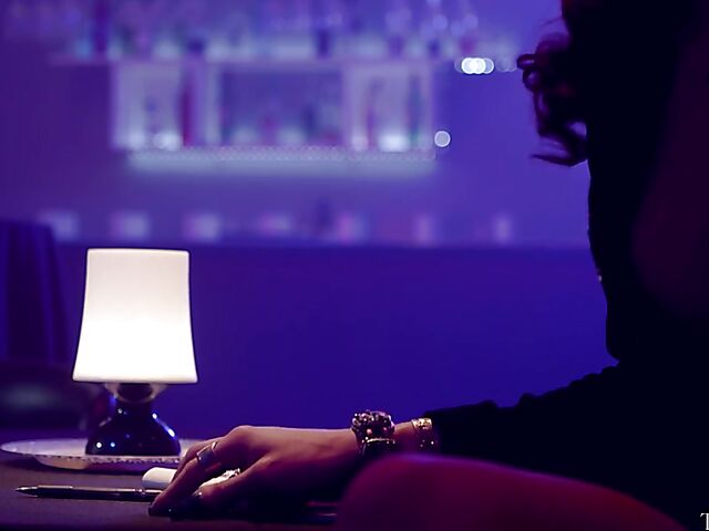 TS Ariel Demure & Brooklyn Gray - Shemale fucks girl in the club