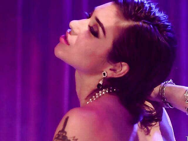 TS Ariel Demure & Brooklyn Gray - Shemale fucks girl in the club