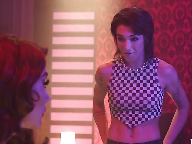 TS Ariel Demure & Brooklyn Gray - Shemale fucks girl in the club