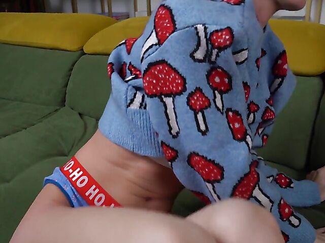 Ana Moloko - Tight girl masturbating on the sofa