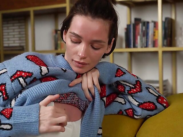 Ana Moloko - Tight girl masturbating on the sofa