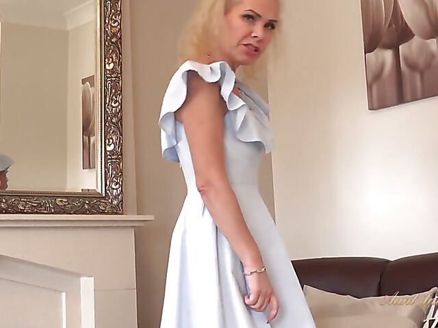 Dirty talk mature masturbation with 50-year-old Francesca