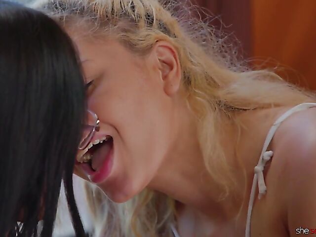 69 lesbian pussy licking and scissoring with Destiny Cruz and Giselle Amore