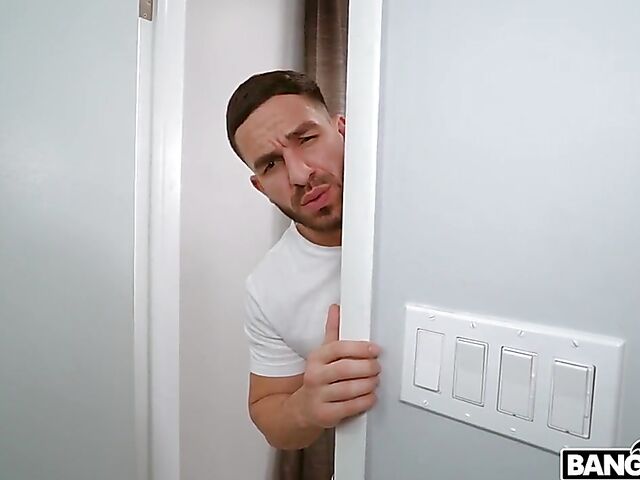 Sexy ass blonde Gia OhMy seduces her sister's personal trainer