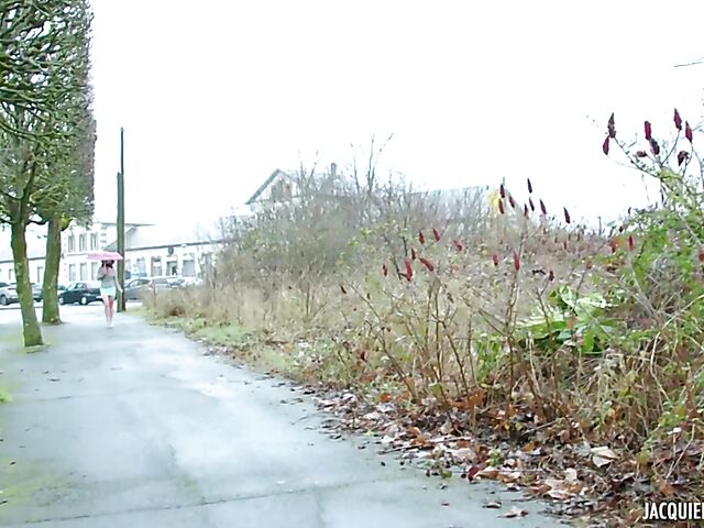 Playful French tall MILF Linda is ready to fuck