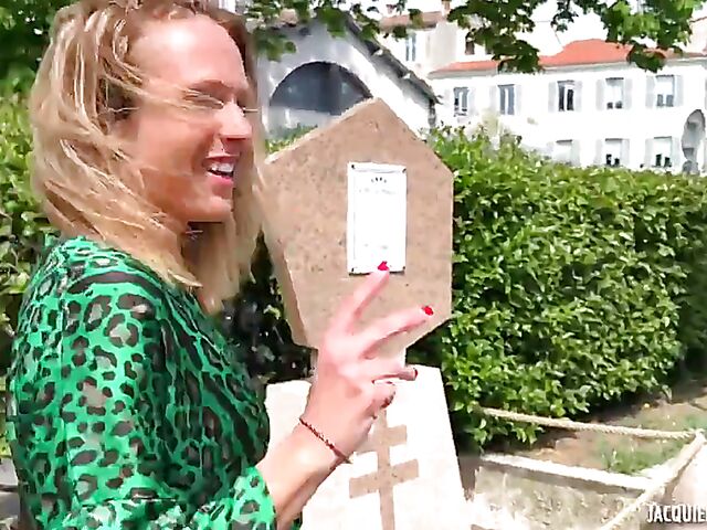 French MILF double vaginal experience featuring Julie from Lyon