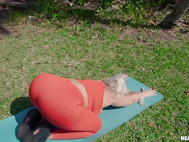 Outdoor workout and car POV session with curvy MILF Callie Brooks