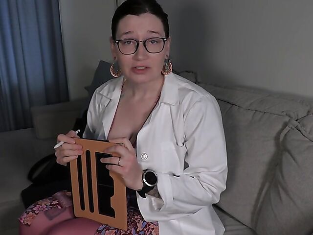 Dirty talking MILF doctor Bettie Bondage loves anal toys