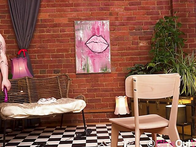 Jazz Jordan - Chubby babe in pantyhose dildo ride