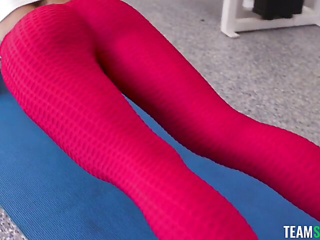 Gym sex with boxing fitness babe Ella Reese