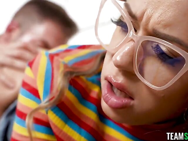 Curious college babe Rory Knox comes for an anal lesson