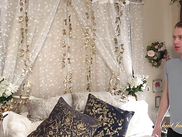 Eva Jayne - Shaved mature and young guy fuck in her bedroom