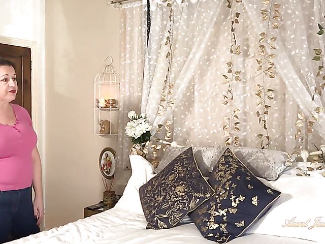 Eva Jayne - Shaved mature and young guy fuck in her bedroom