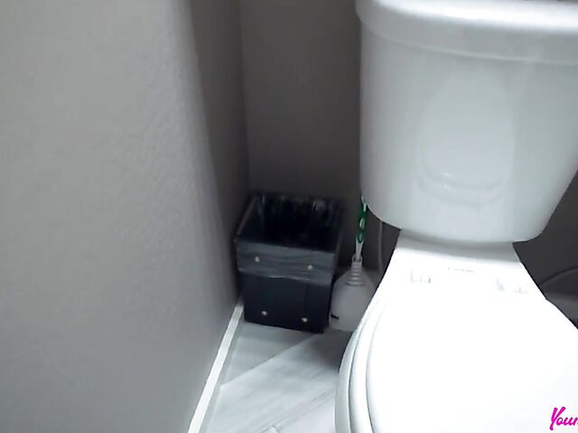 Alex Mack has a really good time with sexy redhead April Snow