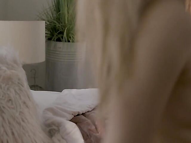 Anna Claire Clouds and Aiden Ashley lesbian orgasm in the morning