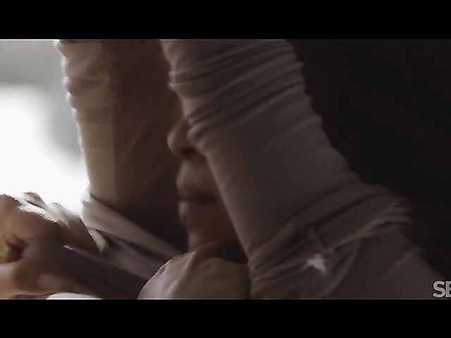 Erotic lesbian sex with a view featuring Noa Tevez and Mini Vamp