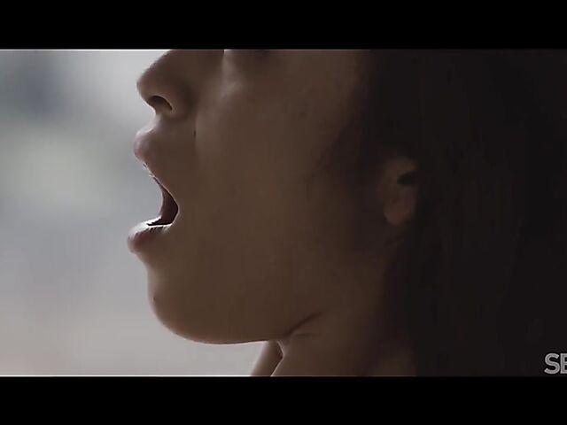 Erotic lesbian sex with a view featuring Noa Tevez and Mini Vamp