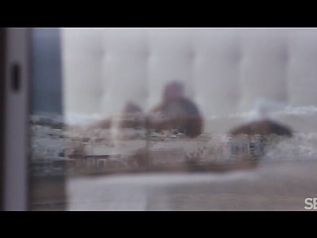 Erotic lesbian sex with a view featuring Noa Tevez and Mini Vamp