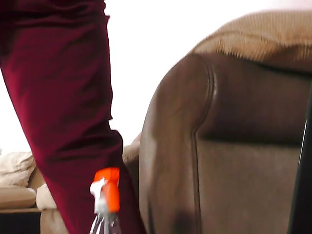 Busty BBW dildo lover JJ Jewel cleaning and masturbating