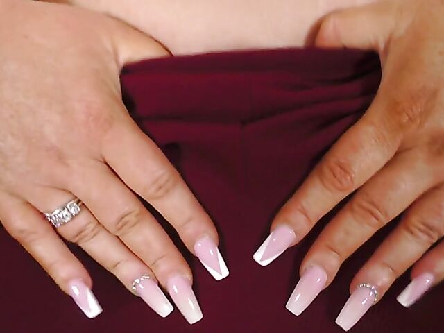 Busty BBW dildo lover JJ Jewel cleaning and masturbating