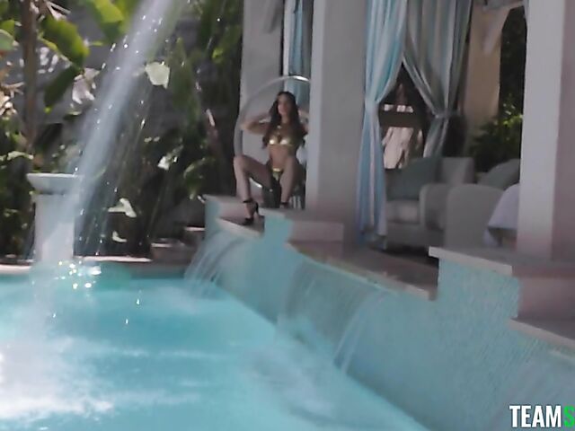 Violet Starr - All natural goddess with a trimmed pussy fucked