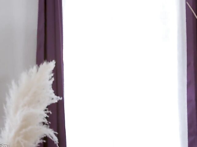 Perfect lesbian massage with Jennifer White and Vanna Bardot