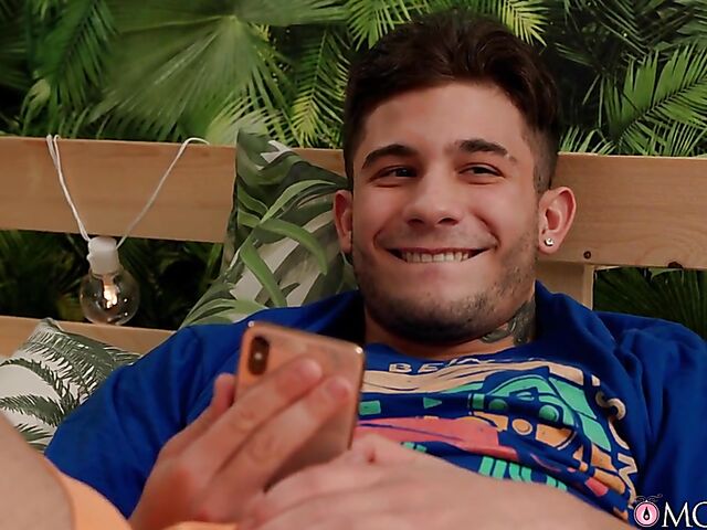 Busty chubby Krystal Swift spreads her legs to get some pleasure