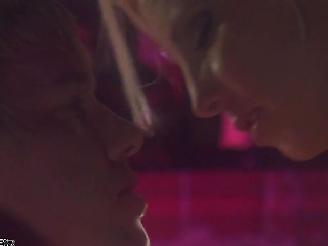 Bar fuck with sex-hungry blonde TJ Hart