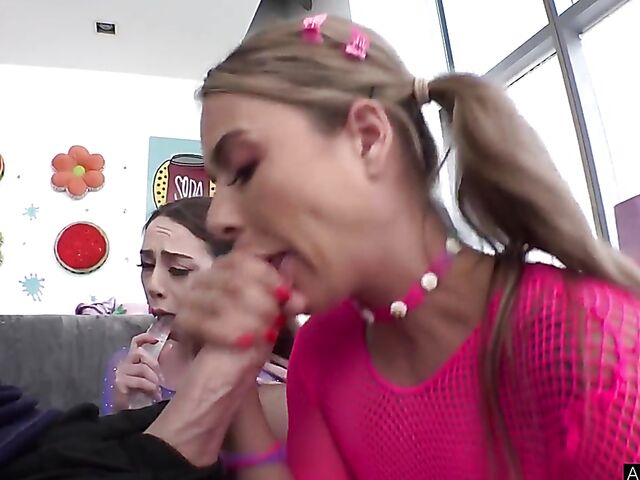 Lola Mai and Summer Vixen taste each other's asses in anal FFM 3some