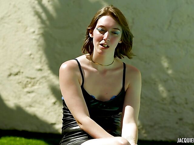 French threesome with pink pussy babe Daisy