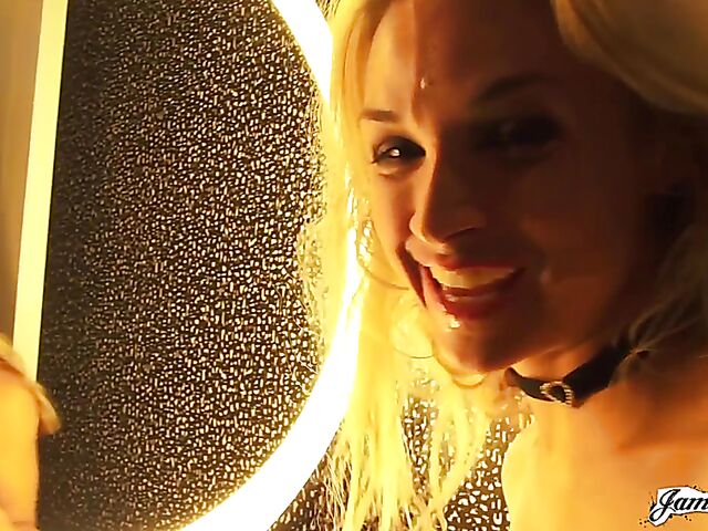 Behind the scenes with blonde pornstar Sarah Vandella