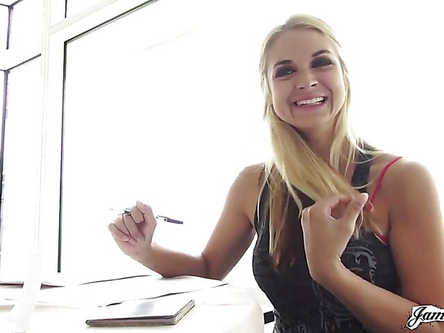 Behind the scenes with blonde pornstar Sarah Vandella