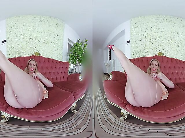 Gerogie Lyall - VR 3D Euro MILF jerk off instructions