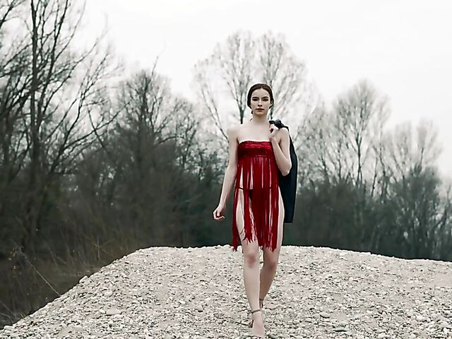 Loren Sun's solo in red sexy dress and high heels