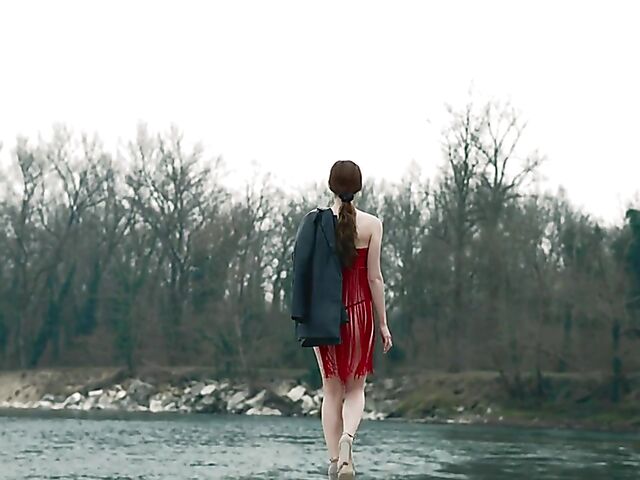 Loren Sun's solo in red sexy dress and high heels